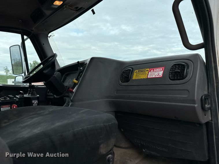 image for item DY8073 2015 Freightliner 108SD dump truck