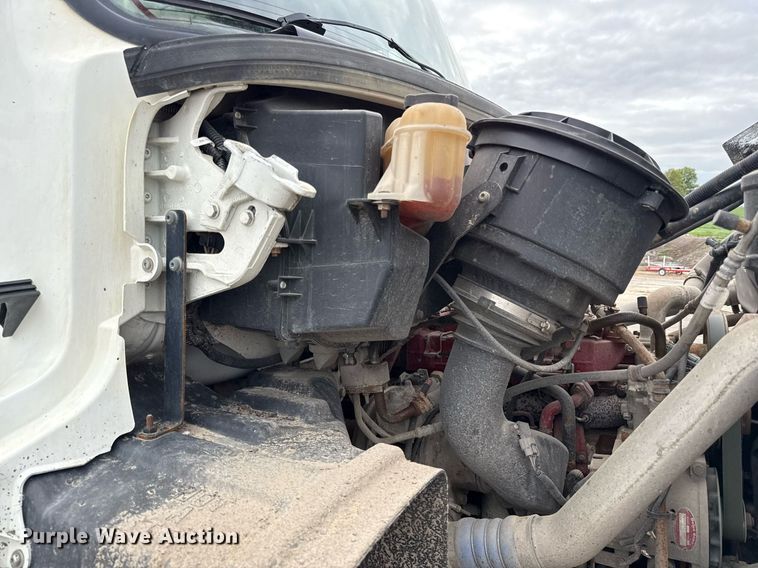 image for item DY8073 2015 Freightliner 108SD dump truck