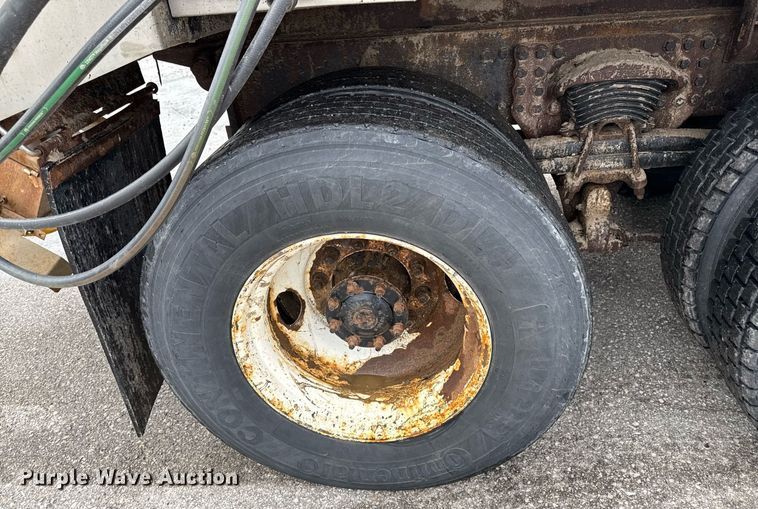 image for item DY8073 2015 Freightliner 108SD dump truck