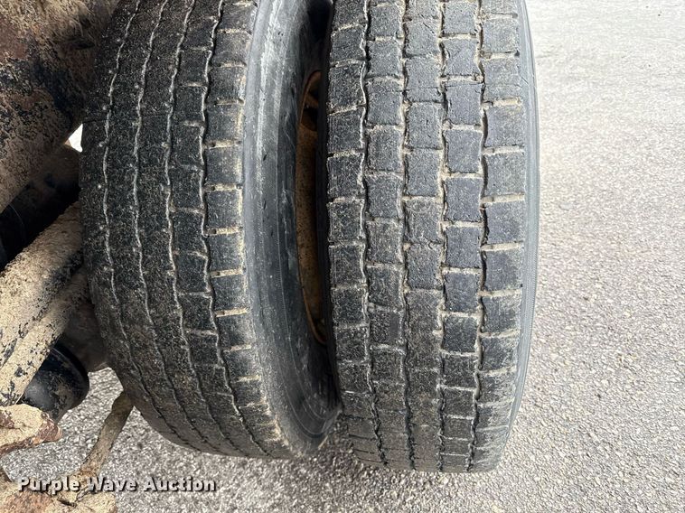 image for item DY8073 2015 Freightliner 108SD dump truck