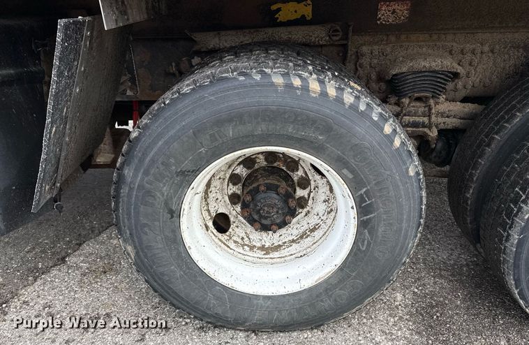 image for item DY8073 2015 Freightliner 108SD dump truck