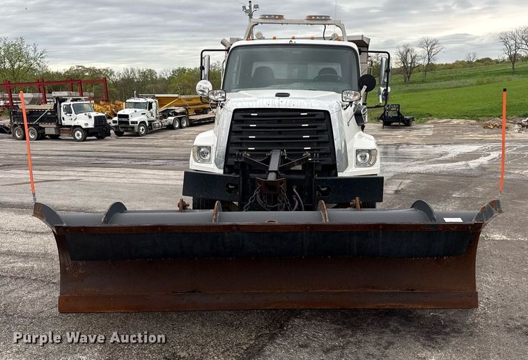 image for item DY8074 2015 Freightliner 108SD dump truck