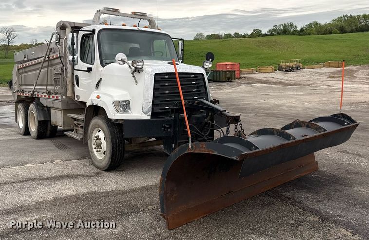 image for item DY8074 2015 Freightliner 108SD dump truck