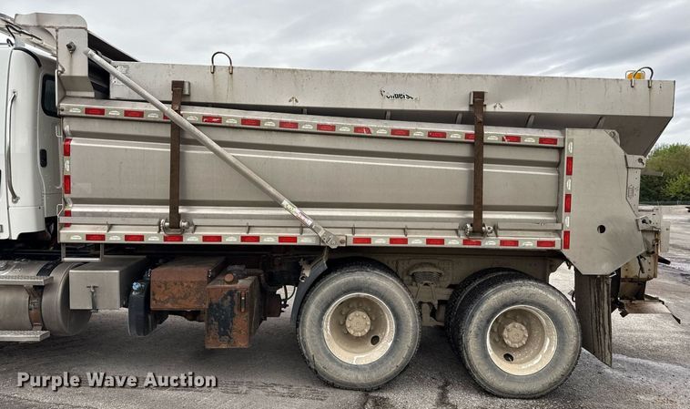 image for item DY8074 2015 Freightliner 108SD dump truck