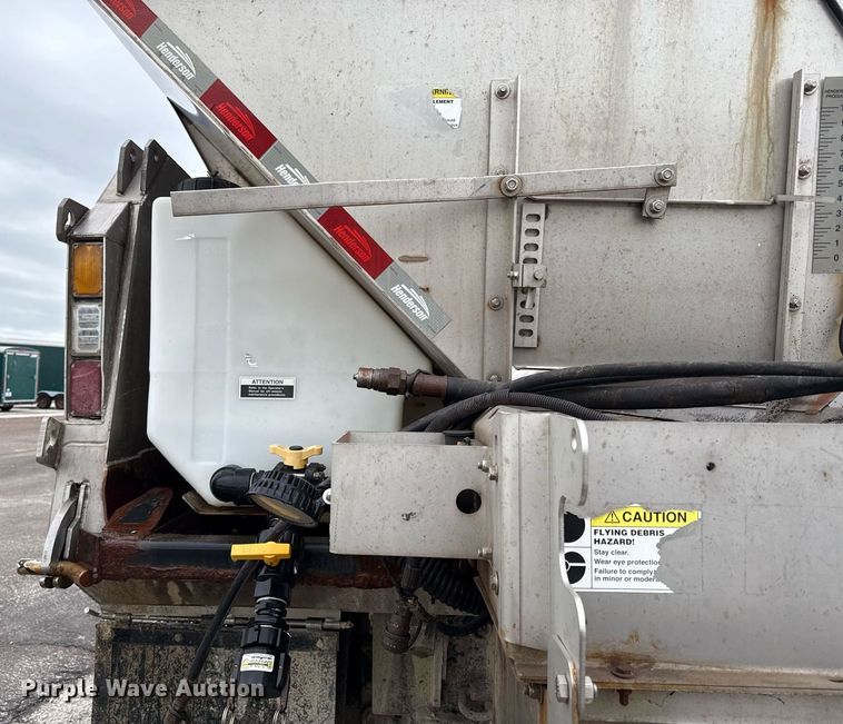 image for item DY8074 2015 Freightliner 108SD dump truck