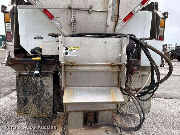 image for item DY8074 2015 Freightliner 108SD dump truck