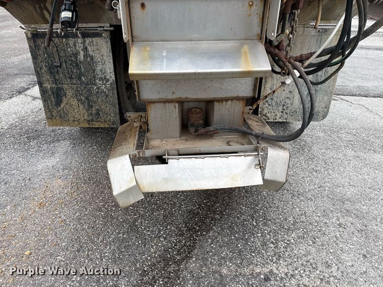 image for item DY8074 2015 Freightliner 108SD dump truck