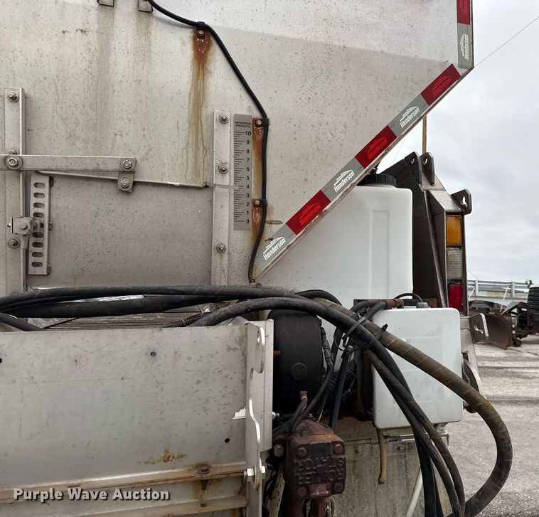 image for item DY8074 2015 Freightliner 108SD dump truck