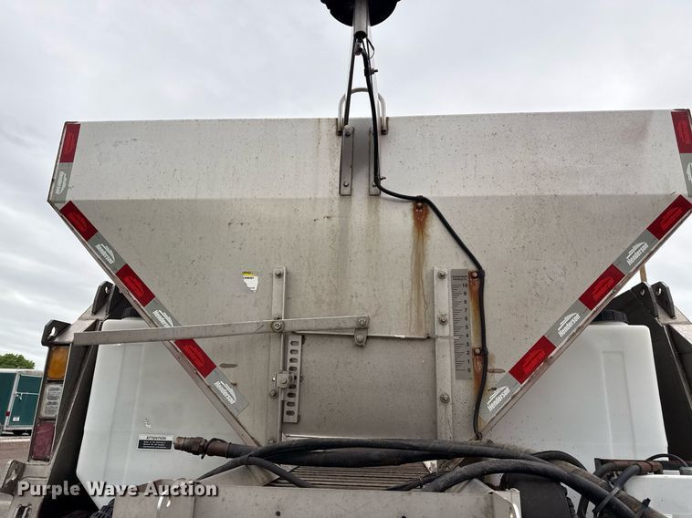 image for item DY8074 2015 Freightliner 108SD dump truck