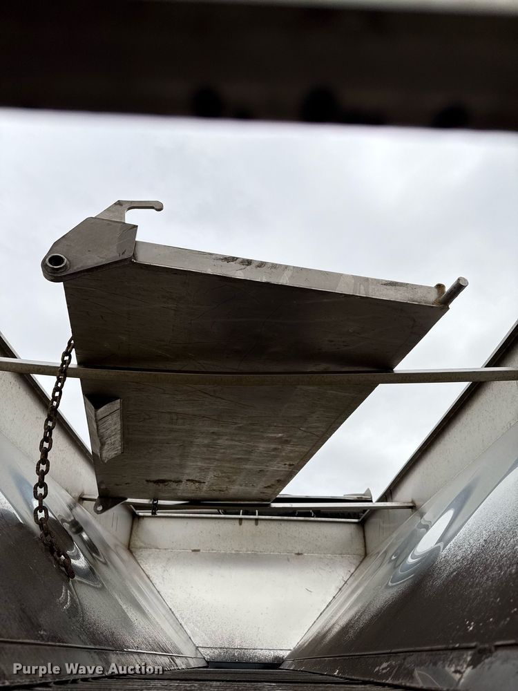 image for item DY8074 2015 Freightliner 108SD dump truck