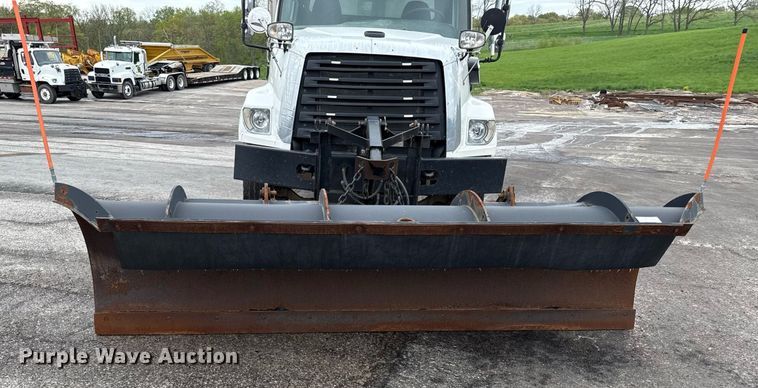 image for item DY8074 2015 Freightliner 108SD dump truck