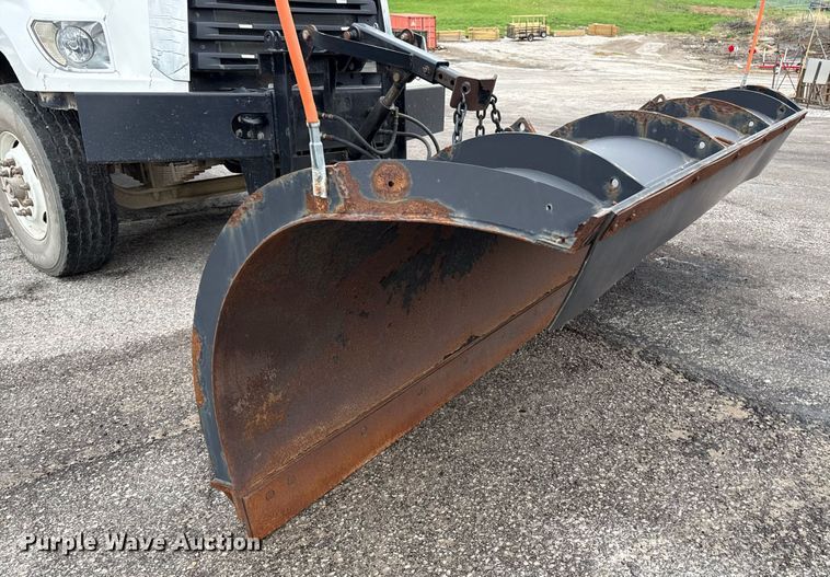 image for item DY8074 2015 Freightliner 108SD dump truck