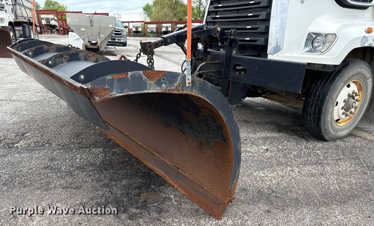 image for item DY8074 2015 Freightliner 108SD dump truck