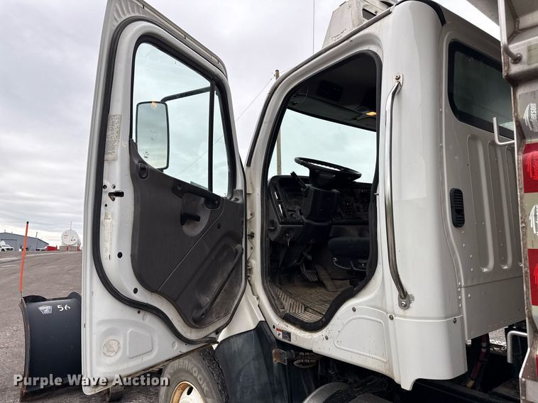 image for item DY8074 2015 Freightliner 108SD dump truck