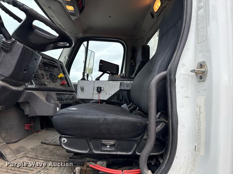 image for item DY8074 2015 Freightliner 108SD dump truck