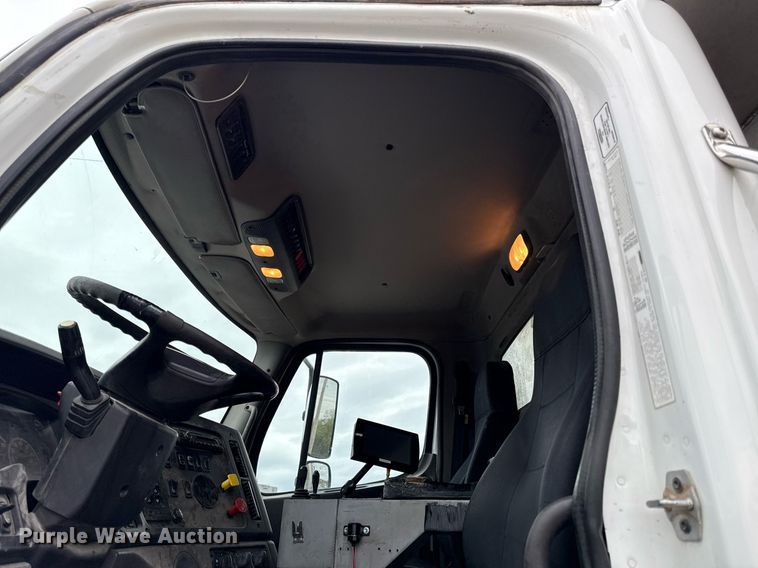 image for item DY8074 2015 Freightliner 108SD dump truck