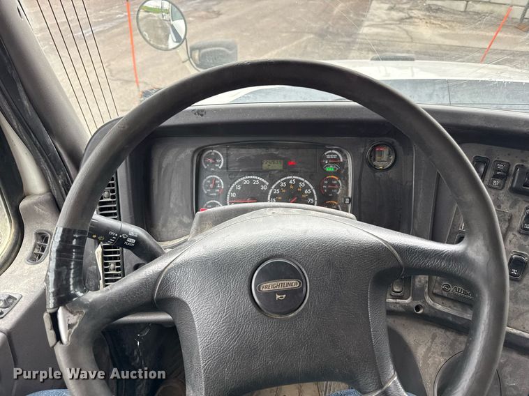 image for item DY8074 2015 Freightliner 108SD dump truck