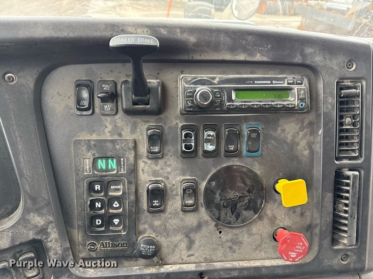 image for item DY8074 2015 Freightliner 108SD dump truck