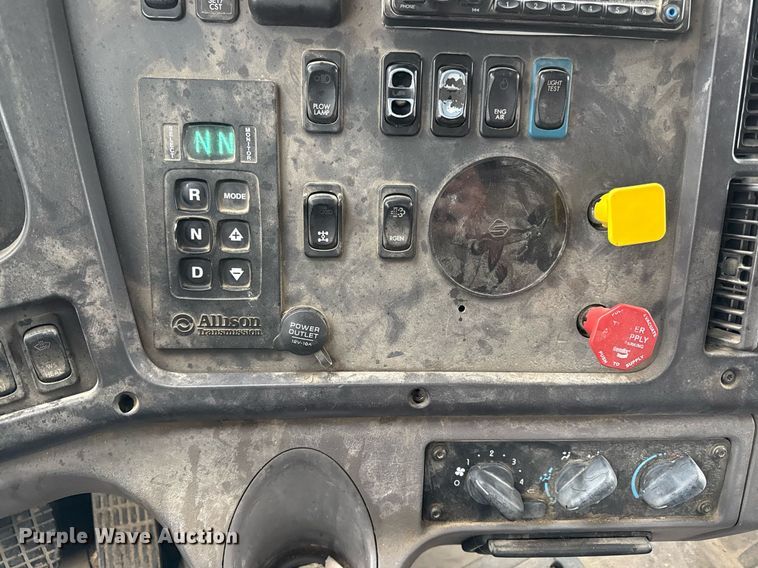 image for item DY8074 2015 Freightliner 108SD dump truck