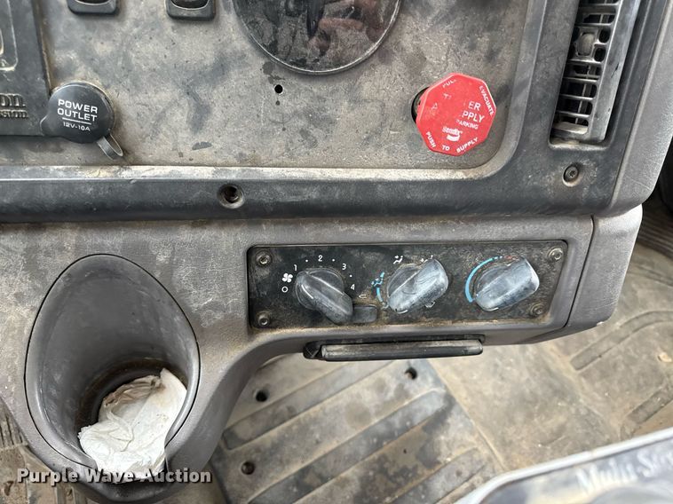 image for item DY8074 2015 Freightliner 108SD dump truck