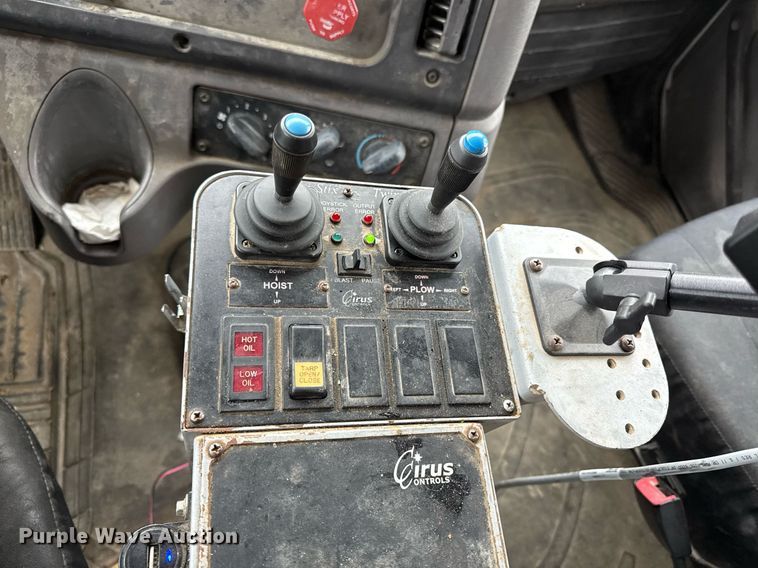 image for item DY8074 2015 Freightliner 108SD dump truck