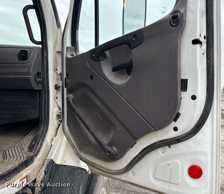 image for item DY8074 2015 Freightliner 108SD dump truck