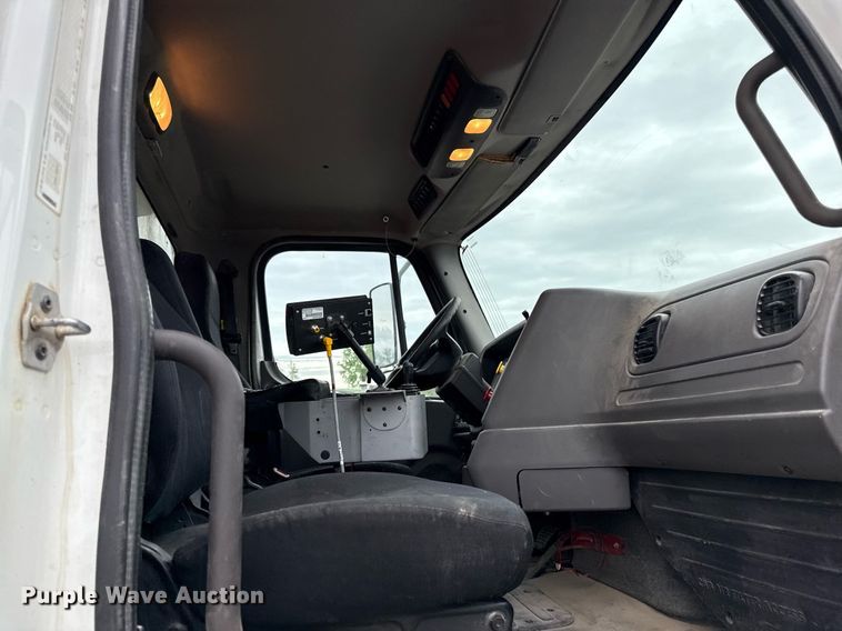 image for item DY8074 2015 Freightliner 108SD dump truck