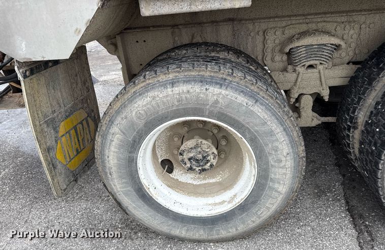 image for item DY8074 2015 Freightliner 108SD dump truck