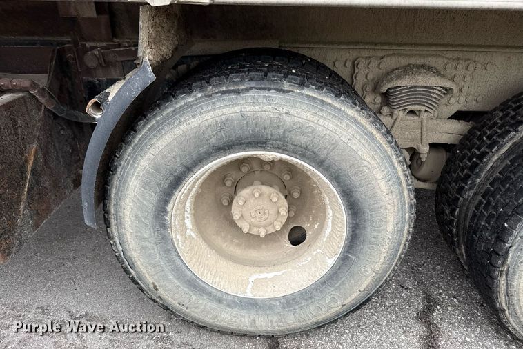 image for item DY8074 2015 Freightliner 108SD dump truck