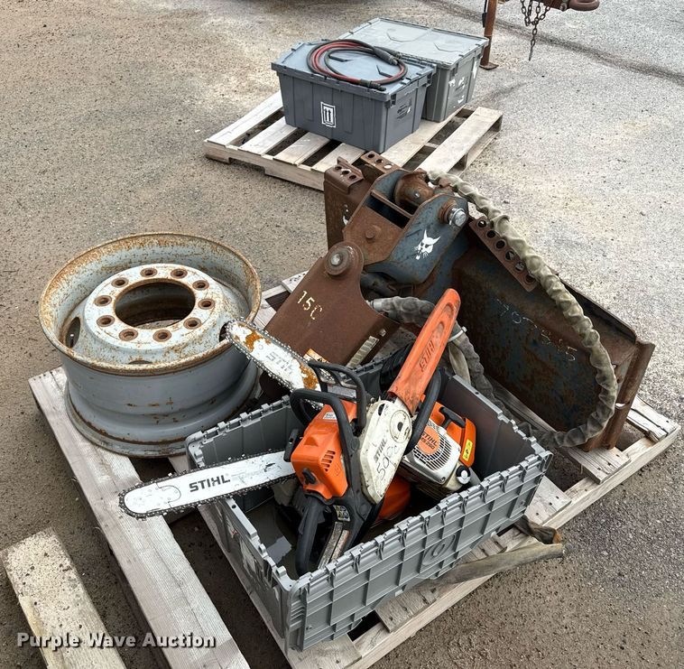 image for item DY8076 Bobcat 15C  skid steer auger