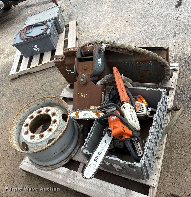 image for item DY8076 Bobcat 15C  skid steer auger