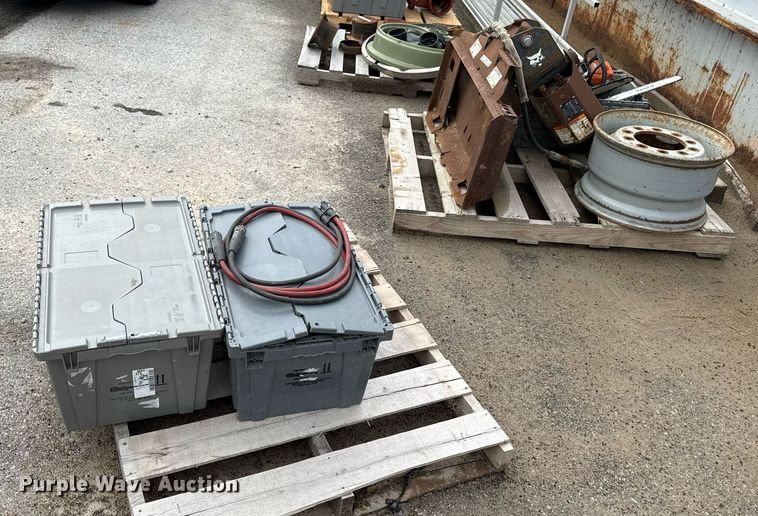 image for item DY8076 Bobcat 15C  skid steer auger