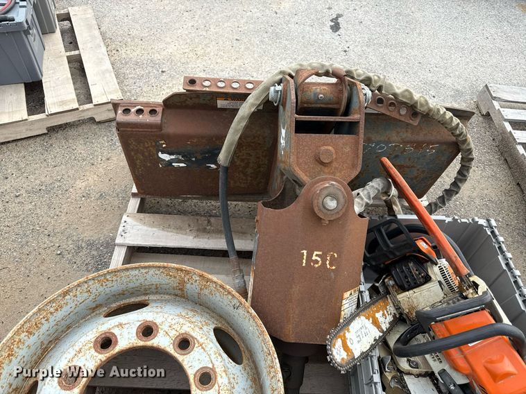 image for item DY8076 Bobcat 15C  skid steer auger