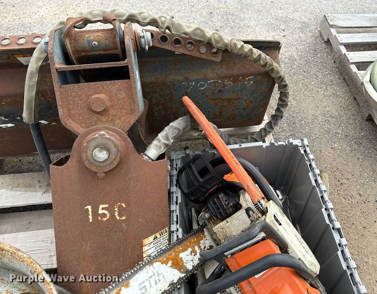 image for item DY8076 Bobcat 15C  skid steer auger