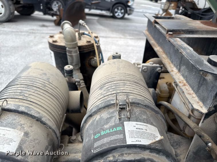 image for item DY8078 Sullair 185 air compressor