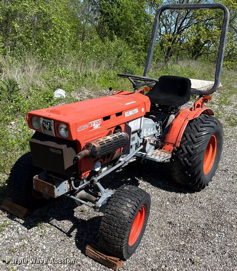 image for item DZ4012 Kubota B7100HST tractor