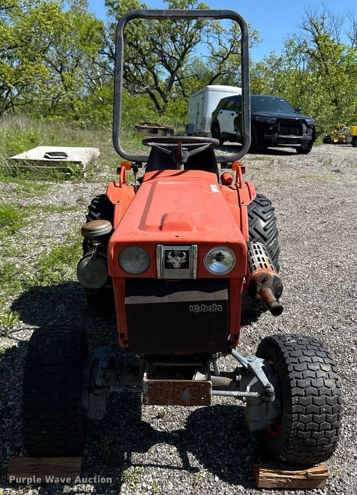 image for item DZ4012 Kubota B7100HST tractor