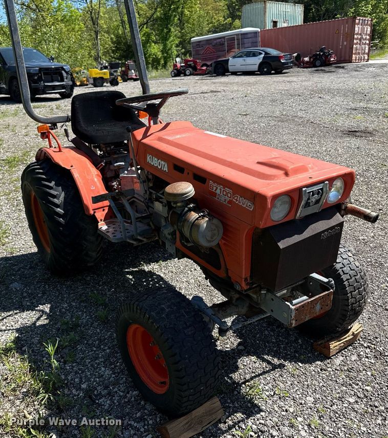 image for item DZ4012 Kubota B7100HST tractor