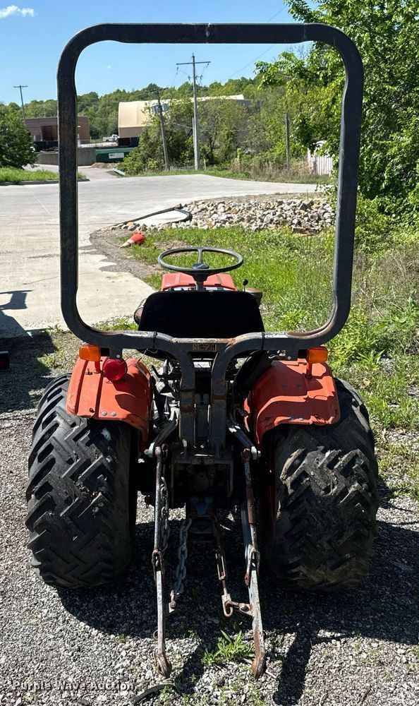image for item DZ4012 Kubota B7100HST tractor