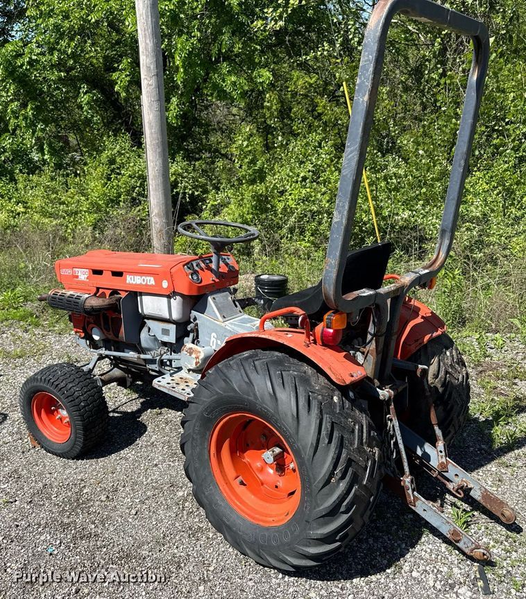 image for item DZ4012 Kubota B7100HST tractor