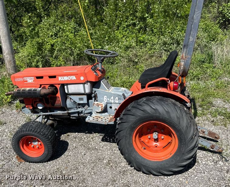 image for item DZ4012 Kubota B7100HST tractor