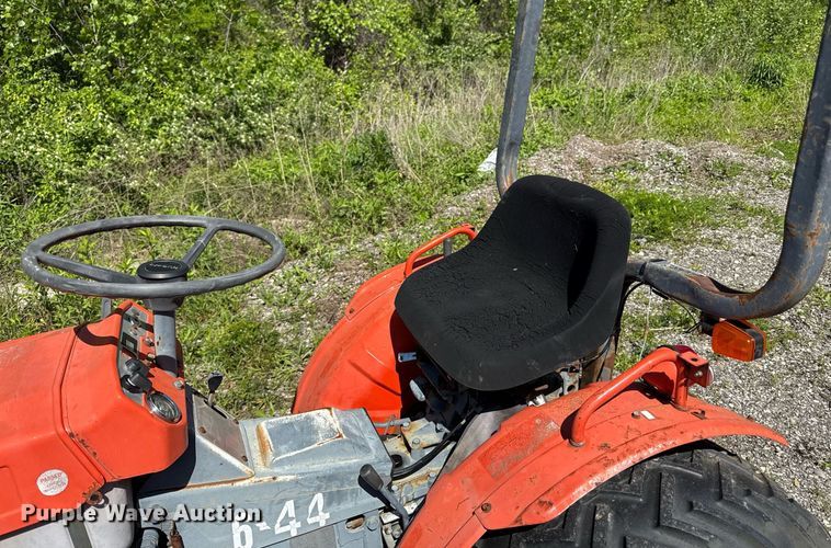 image for item DZ4012 Kubota B7100HST tractor