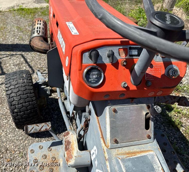 image for item DZ4012 Kubota B7100HST tractor