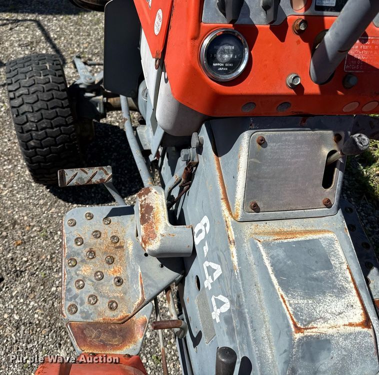 image for item DZ4012 Kubota B7100HST tractor