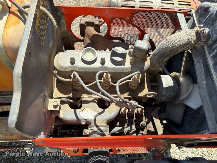 image for item DZ4012 Kubota B7100HST tractor