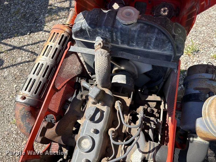 image for item DZ4012 Kubota B7100HST tractor