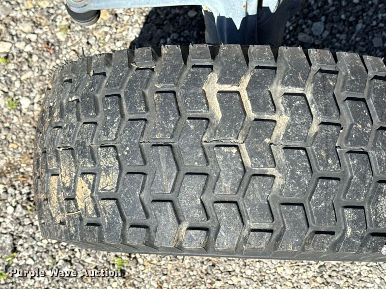 image for item DZ4012 Kubota B7100HST tractor