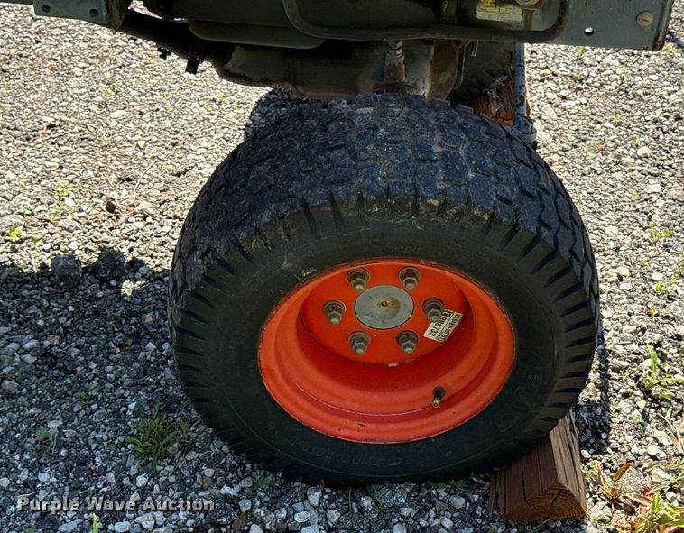 image for item DZ4012 Kubota B7100HST tractor