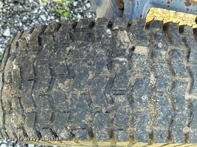 image for item DZ4012 Kubota B7100HST tractor