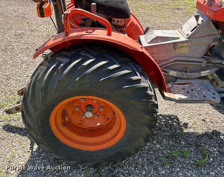 image for item DZ4012 Kubota B7100HST tractor